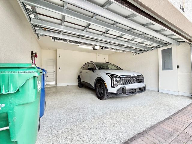 4861 NW 83rd Path 4861, Doral, FL 33166