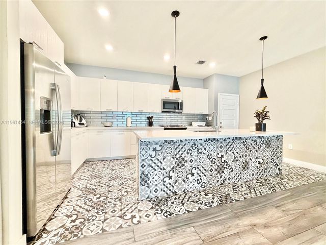 4861 NW 83rd Path 4861, Doral, FL 33166