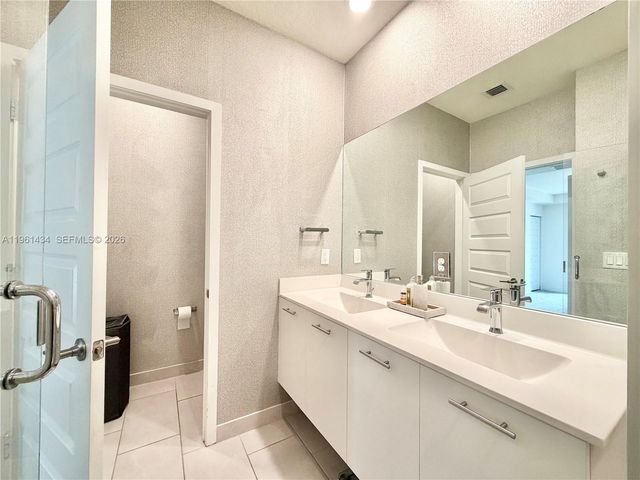 4861 NW 83rd Path 4861, Doral, FL 33166