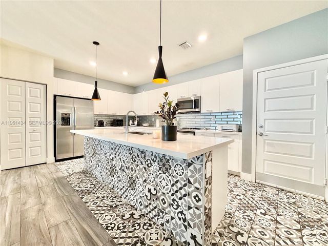 4861 NW 83rd Path 4861, Doral, FL 33166