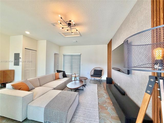 4861 NW 83rd Path 4861, Doral, FL 33166