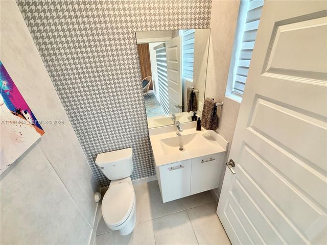 4861 NW 83rd Path 4861, Doral, FL 33166