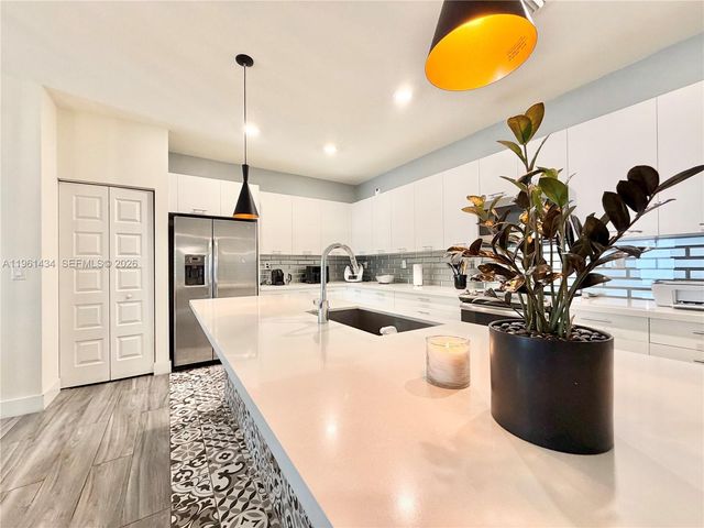 4861 NW 83rd Path 4861, Doral, FL 33166