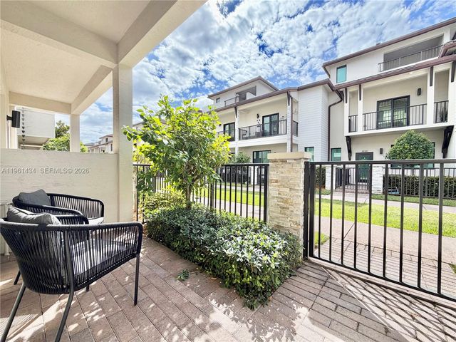 4861 NW 83rd Path 4861, Doral, FL 33166