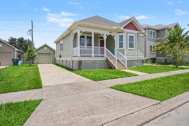 4506 N Live Oak Circle, Galveston, TX 77550