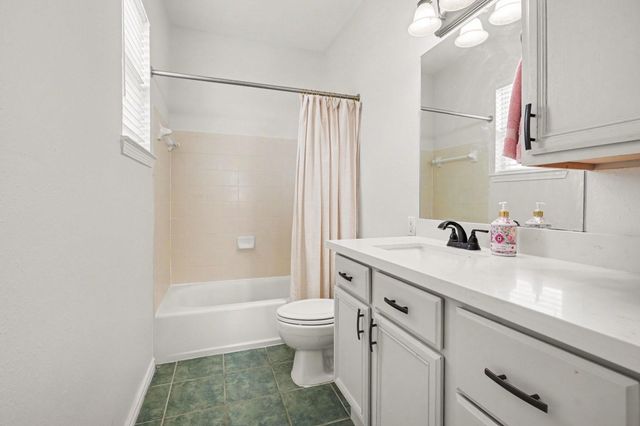 4506 N Live Oak Circle, Galveston, TX 77550