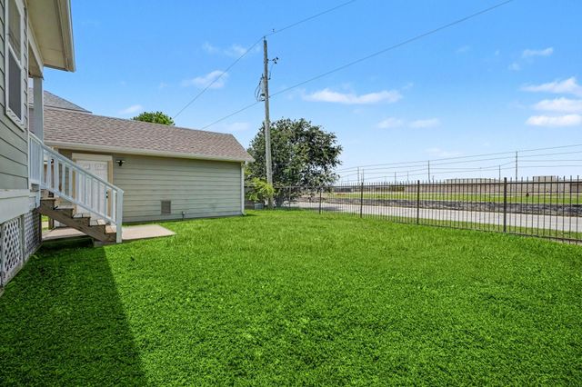 4506 N Live Oak Circle, Galveston, TX 77550