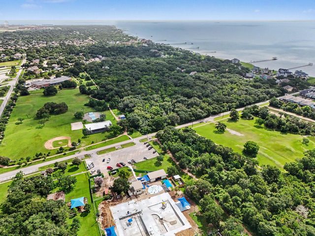 4506 N Live Oak Circle, Galveston, TX 77550
