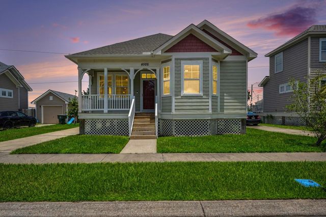 4506 N Live Oak Circle, Galveston, TX 77550