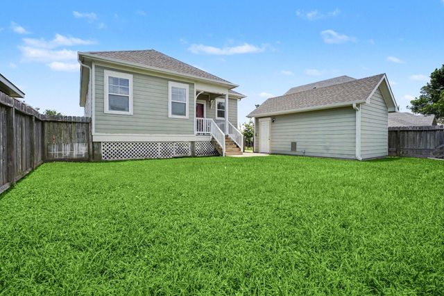 4506 N Live Oak Circle, Galveston, TX 77550