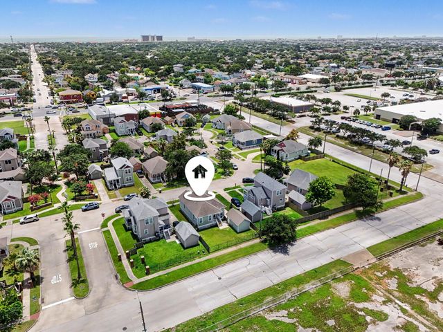 4506 N Live Oak Circle, Galveston, TX 77550