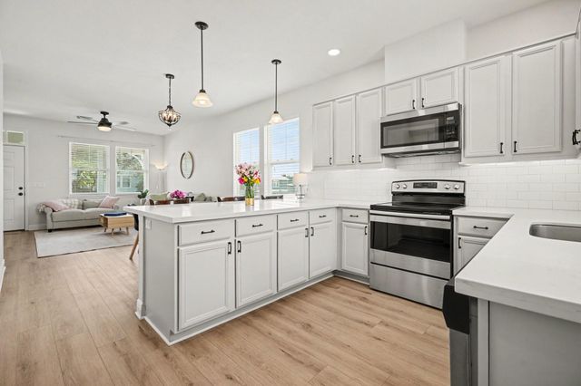 4506 N Live Oak Circle, Galveston, TX 77550