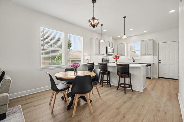 4506 N Live Oak Circle, Galveston, TX 77550