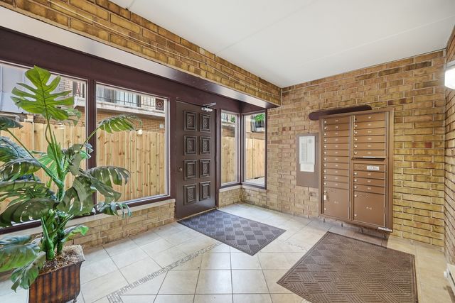 6233 N NIAGARA Avenue 4A, Chicago, IL 60631