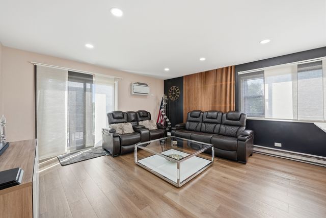 6233 N NIAGARA Avenue 4A, Chicago, IL 60631