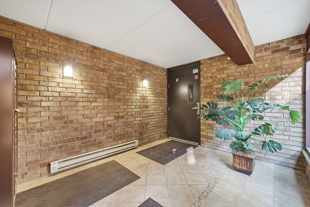 6233 N NIAGARA Avenue 4A, Chicago, IL 60631