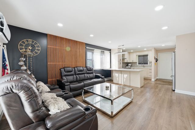 6233 N NIAGARA Avenue 4A, Chicago, IL 60631