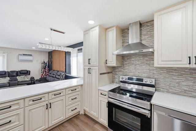 6233 N NIAGARA Avenue 4A, Chicago, IL 60631