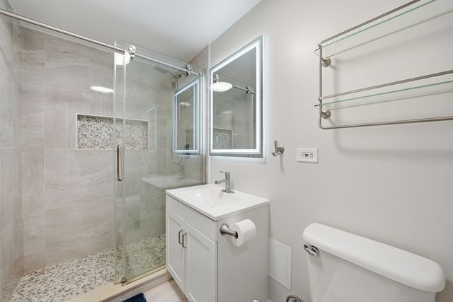 6233 N NIAGARA Avenue 4A, Chicago, IL 60631