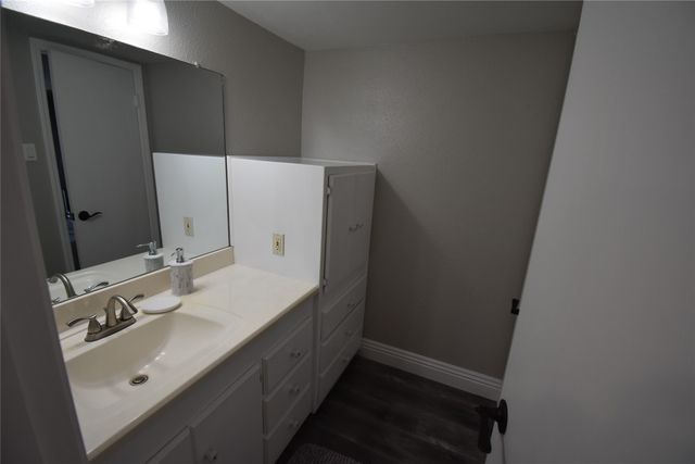 538 E AVENUE J B, Grand Prairie, TX 75050