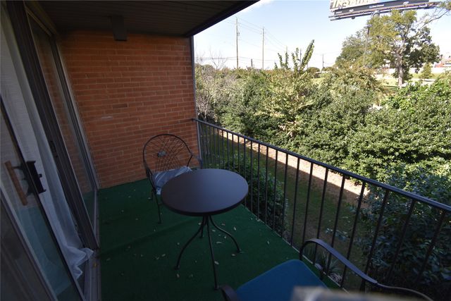 538 E AVENUE J B, Grand Prairie, TX 75050