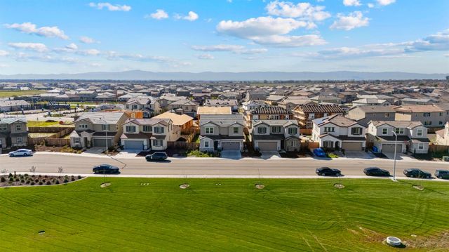 1533 Finestra Dr, Manteca, CA 95337