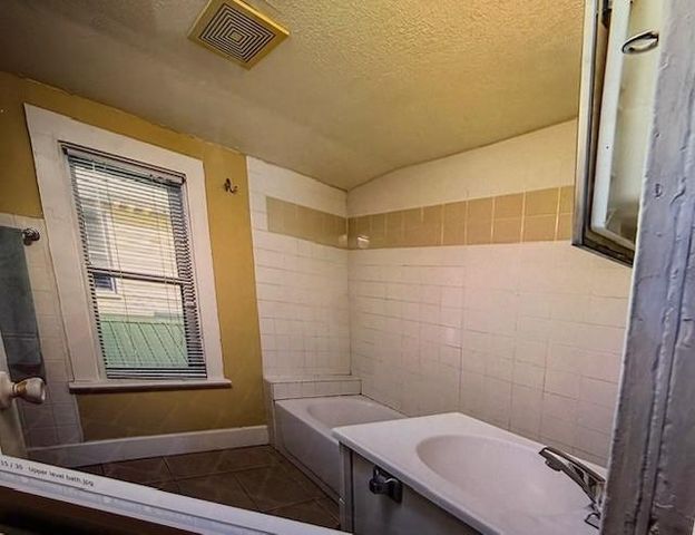 616 Monroe Street NE, Minneapolis, MN 55413