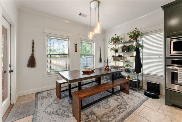 1706 NE Chaucer Street, Bentonville, AR 72712