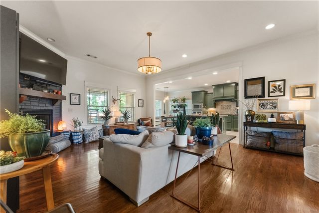 1706 NE Chaucer Street, Bentonville, AR 72712