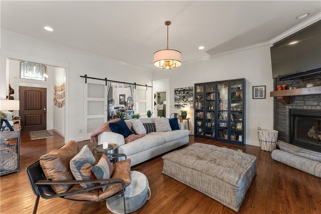 1706 NE Chaucer Street, Bentonville, AR 72712