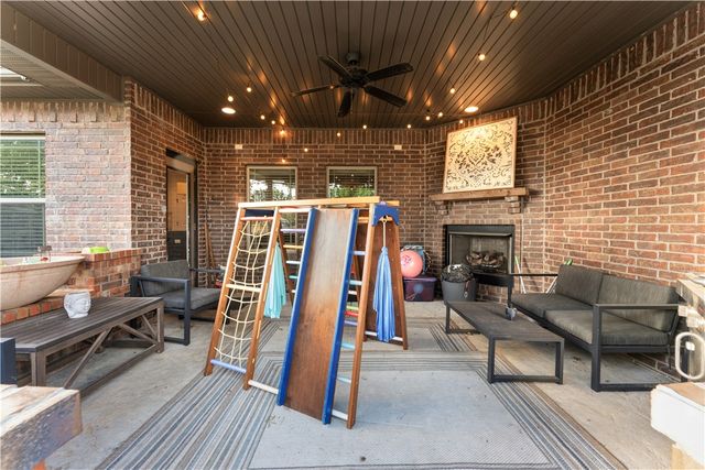 1706 NE Chaucer Street, Bentonville, AR 72712