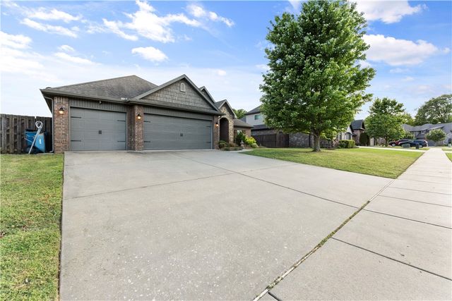1706 NE Chaucer Street, Bentonville, AR 72712