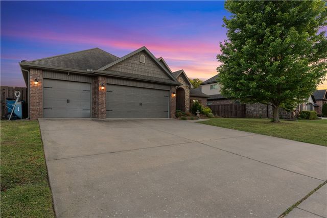 1706 NE Chaucer Street, Bentonville, AR 72712