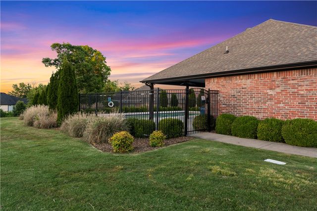 1706 NE Chaucer Street, Bentonville, AR 72712