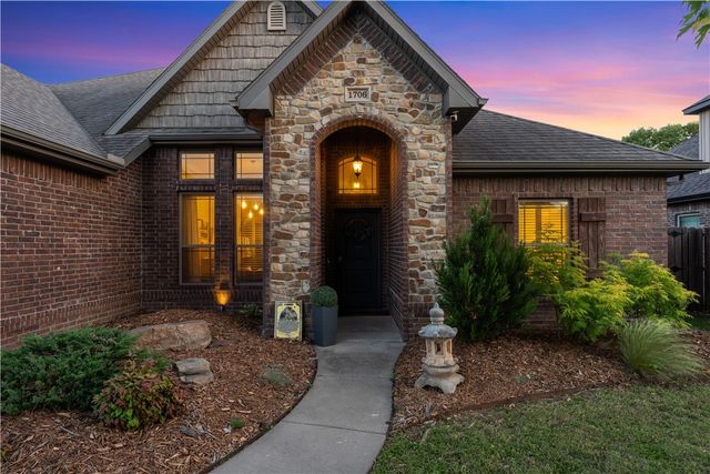 1706 NE Chaucer Street, Bentonville, AR 72712
