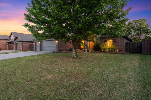 1706 NE Chaucer Street, Bentonville, AR 72712