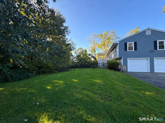 20 Beech Tree Road, Brookfield, CT 06804