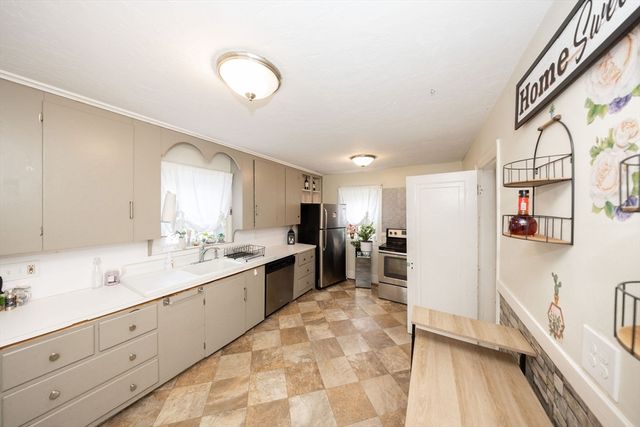 217 W Main St, Dudley, MA 01571