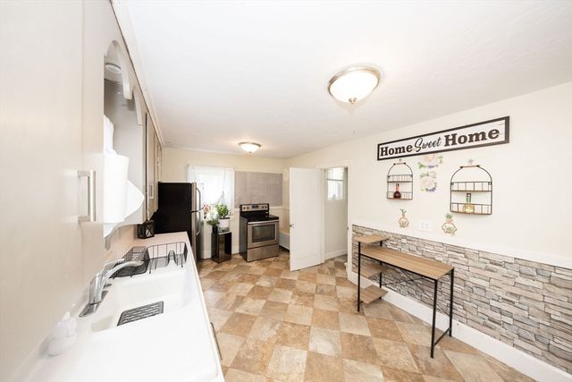 217 W Main St, Dudley, MA 01571