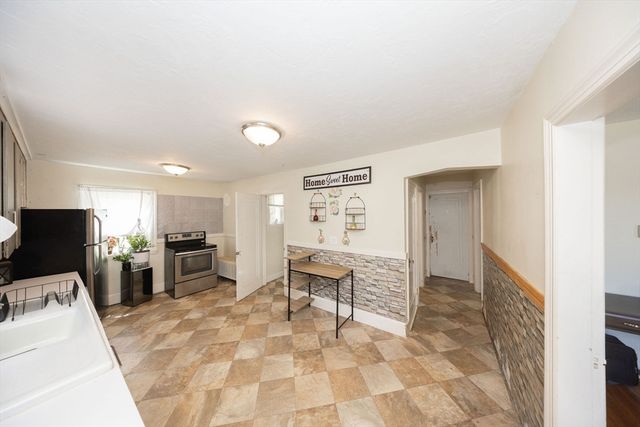 217 W Main St, Dudley, MA 01571