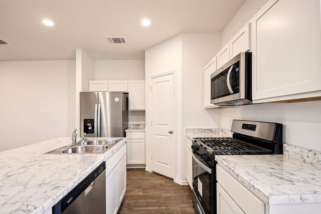 599 Arnold LOOP B, Kyle, TX 78640