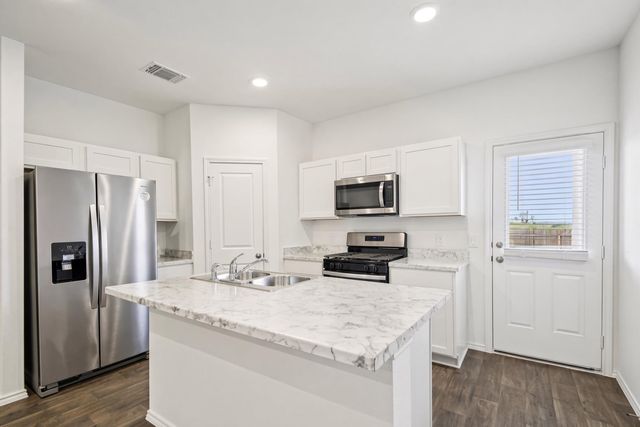 599 Arnold LOOP B, Kyle, TX 78640