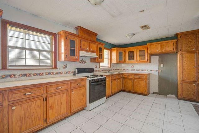 714 W 7th Street, Freeport, TX 77541