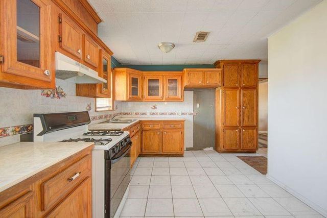 714 W 7th Street, Freeport, TX 77541