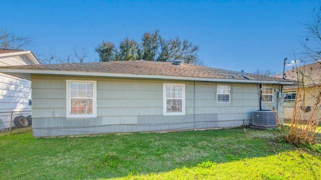 714 W 7th Street, Freeport, TX 77541