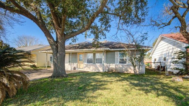 714 W 7th Street, Freeport, TX 77541