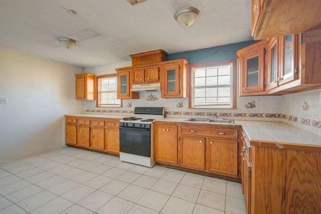 714 W 7th Street, Freeport, TX 77541