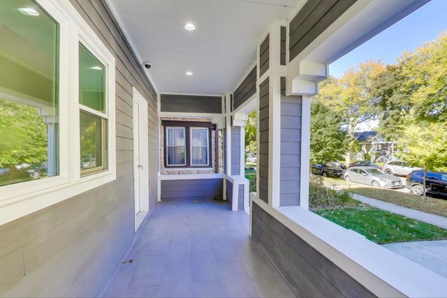 1721 W Arthur Avenue, Chicago, IL 60626