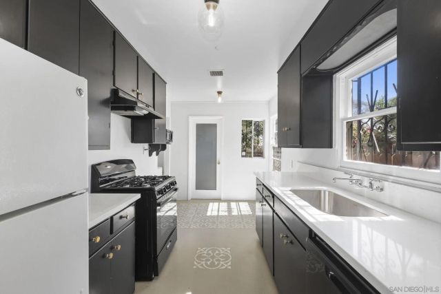 3543 Myrtle Ave, San Diego, CA 92104