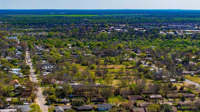 411 Persimmon ST, Bastrop, TX 78602